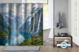Rideau de Douche Fjord Norvégien Cascades & Maison Rouge — vue carrée